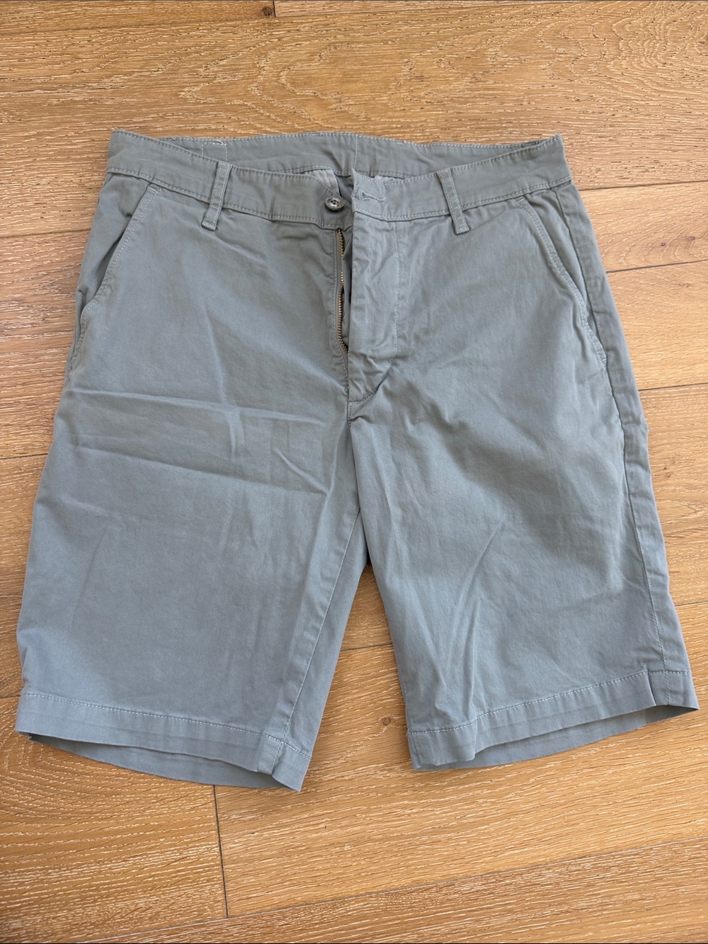Ag Adriano Goldschmied Men's Slate Gray Flat-Front Chino Shorts
